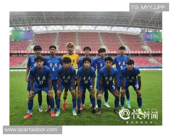 重庆足球队配合引发热议球迷对战术与默契的不同看法